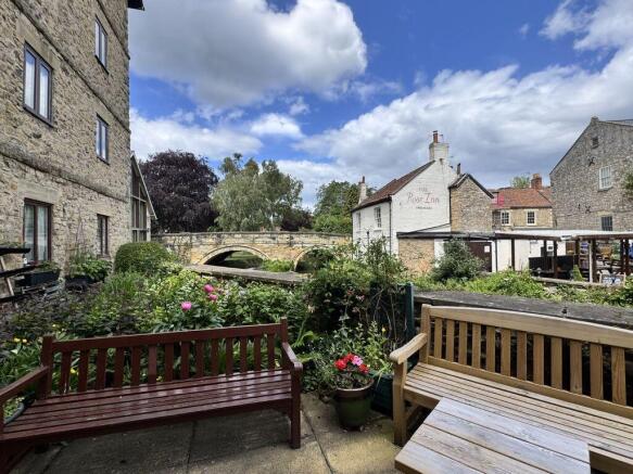 2 bed Flat for sale Image 12