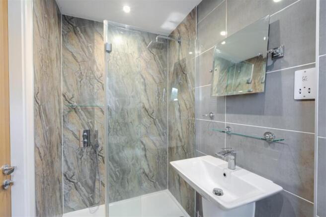 4 bed Detached for sale Image 7