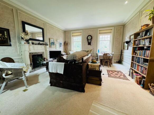 LIVING ROOM: