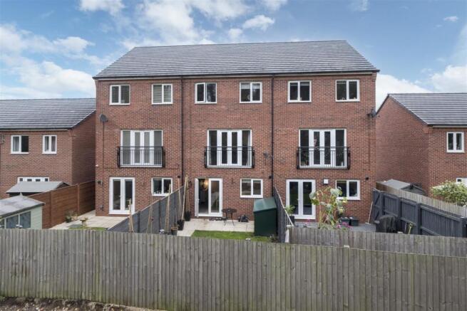 9 Saner Drive-032.JPG