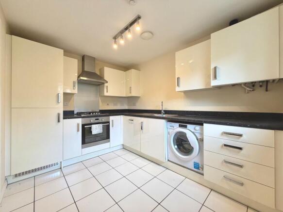 Warwick Avenue, Broughton, Milton Keynes, MK10 photo 4