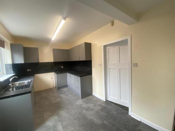 KITCHEN 1.jpg