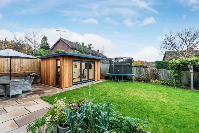 Padbrook Close, Limpsfield photo 4