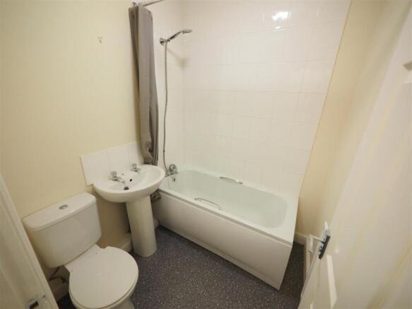 2 bed Flat to rent Image 4