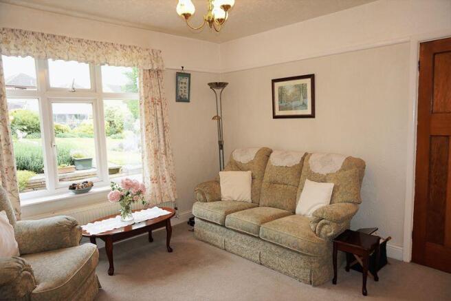 Lounge looking...