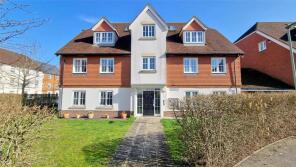Flat 4, 1 Comfrey Court, Newman Road, Horley RH6 9JB