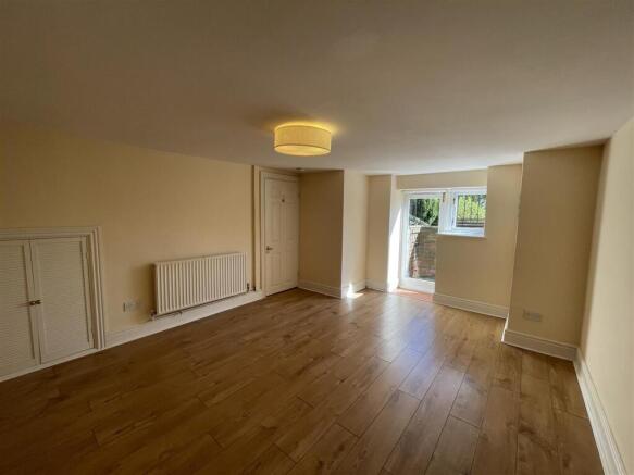 2 bed Duplex to rent Image 8