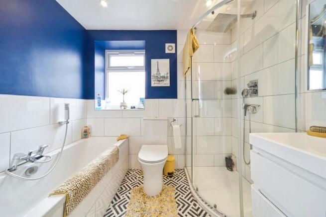4 bed Link Detached House for sale Image 12
