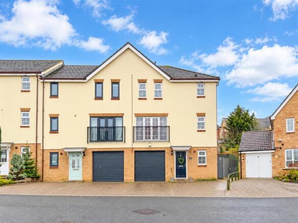 11 Henry Close.jpg