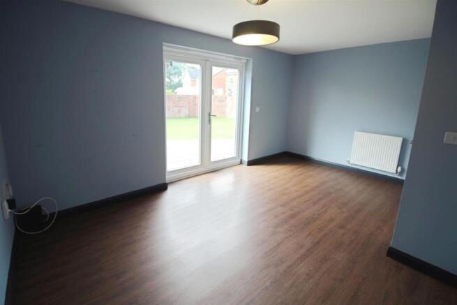 4 bed Detached to rent Image 8