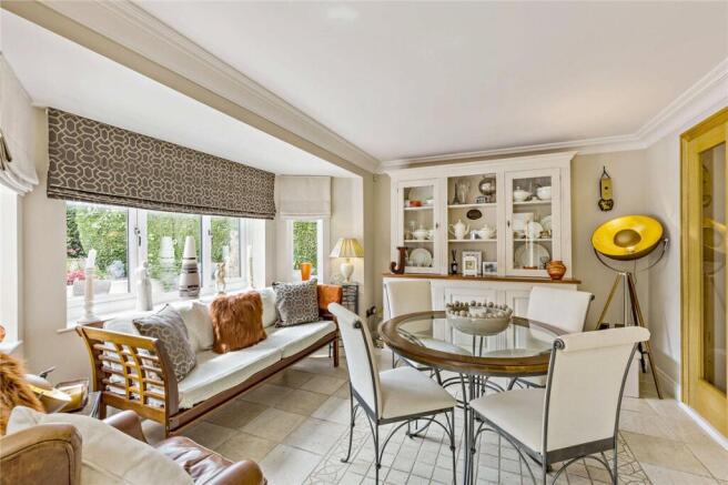 5 bed Detached for sale Image 6