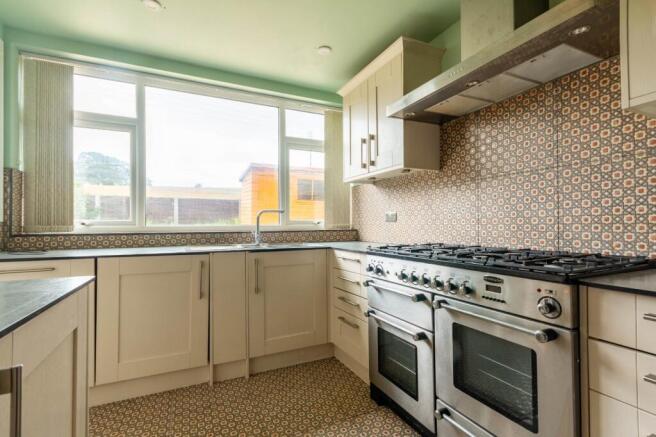5 bed Semi-Detached for sale Image 7