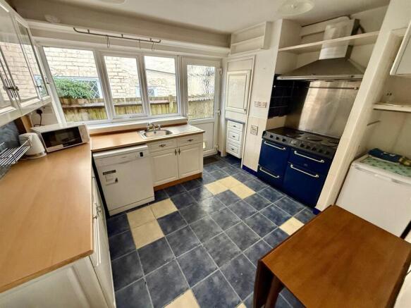TL140 Kitchen.jpg