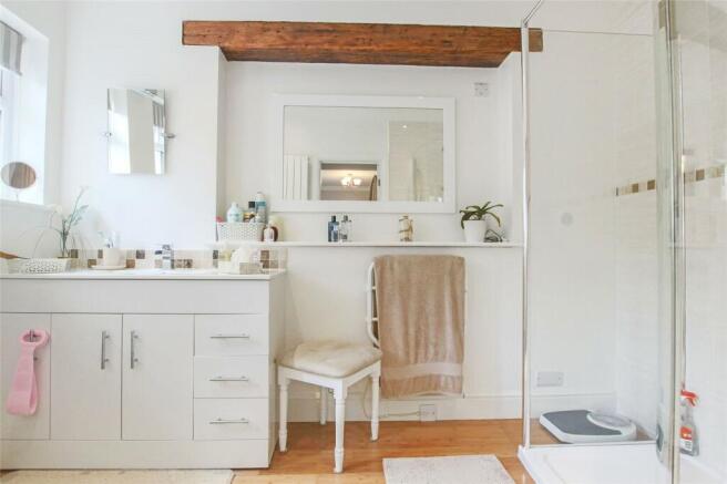 Main En-Suite