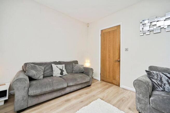 3 bed Semi-Detached for sale Image 6