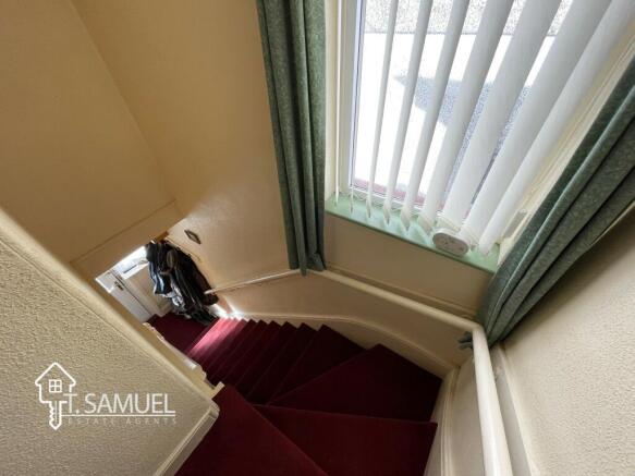 Upstairs landing B.JPG