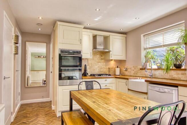 4 bed Detached for sale Image 11