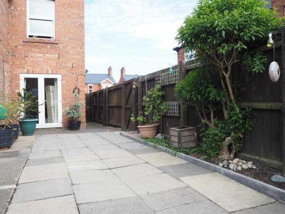 Outdoor Entertainment Area 646