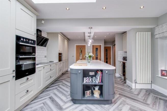 3 bed Semi-Detached for sale Image 4