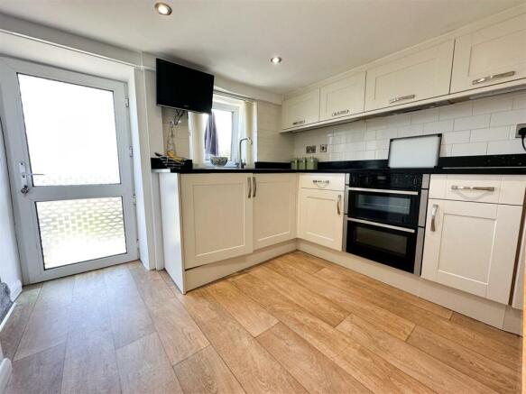 KITCHEN BREAKFAST ROOM
