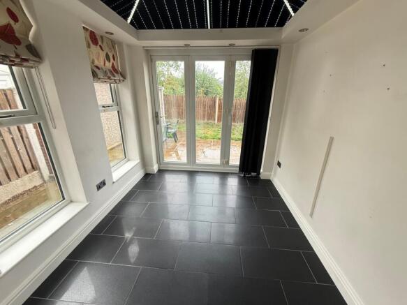 3 bed Semi-Detached to rent Image 4