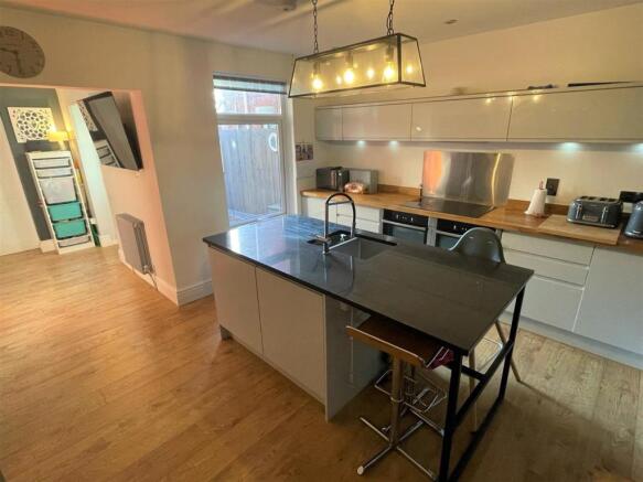 Kitchen / Breakfast Room