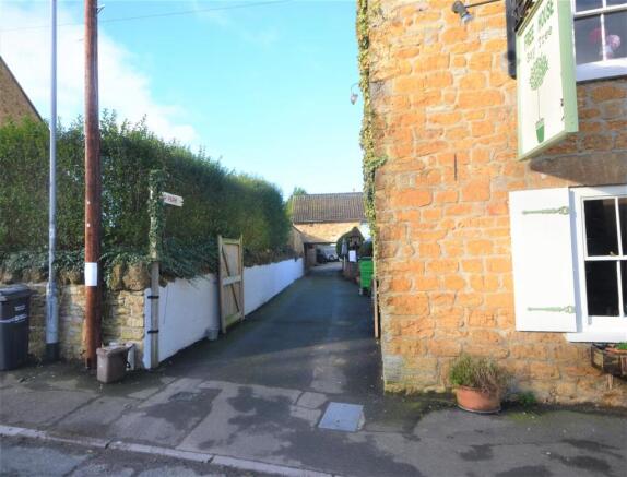 Access along the side of Pub