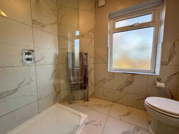 4 bed Detached for sale Image 11