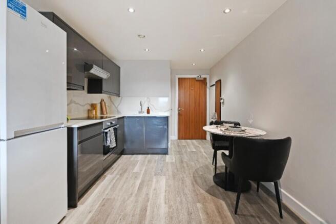 2 bed Flat to rent Image 4