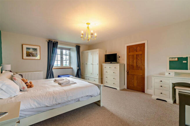6 bed Detached for sale Image 12