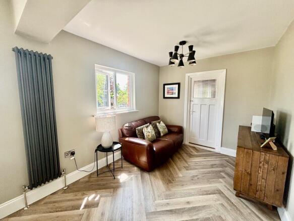 4 bed Semi-Detached to rent Image 6