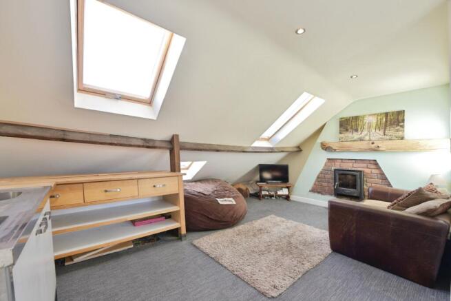 5 bed Semi-Detached for sale Image 4