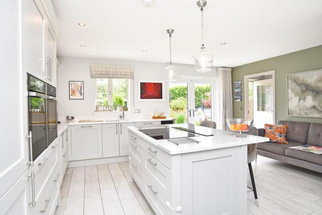 5 bed Detached for sale Image 6