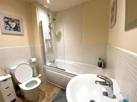 bathroom 2.jpg