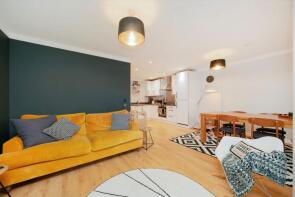 Flat 3, 3, Queensland Road, London N7 7DF