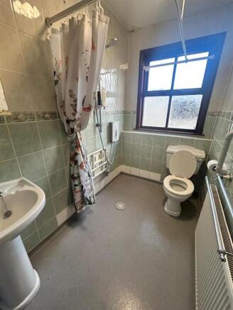 4 bed Detached for sale Image 6