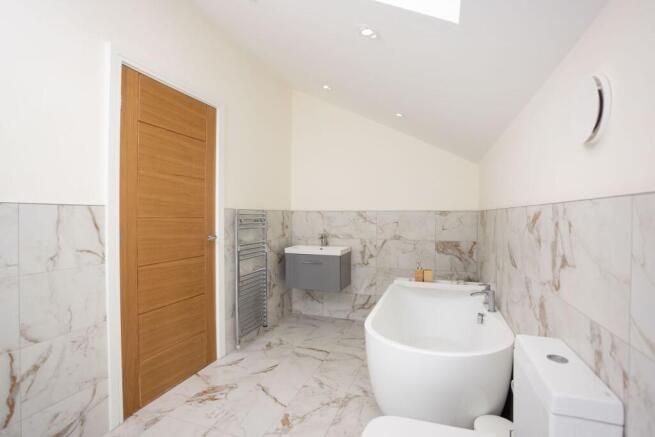 4 bed Semi-Detached for sale Image 9