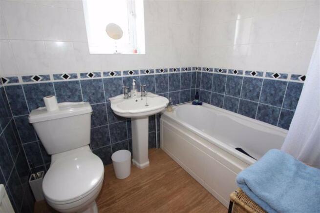 FAMILY BATHROOM / WC