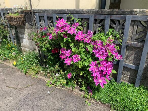 Photo 33