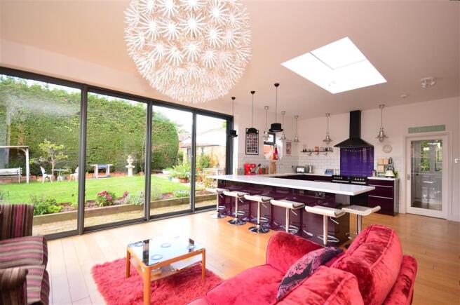 Kitchen / Breakfast Area