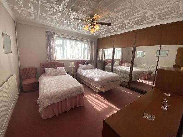 Bedroom 1.JPG