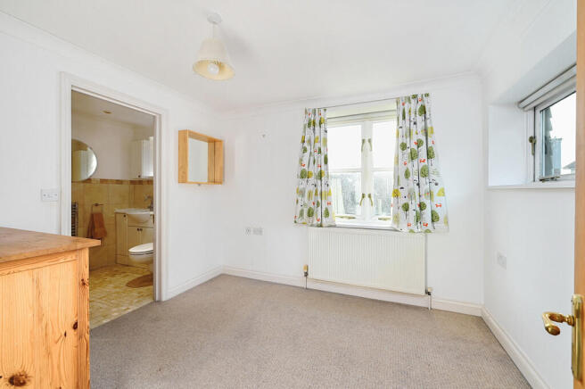 6 forge mews tn31...