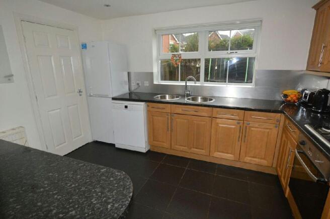 BREAKFAST/KITCHEN.