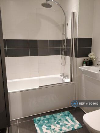 Common Bathroom 2