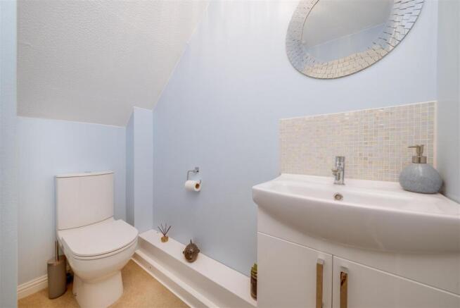 4 bed House for sale Image 11