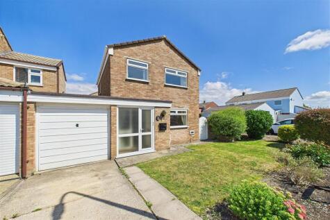 Spacious corner plot home in central Clevedon