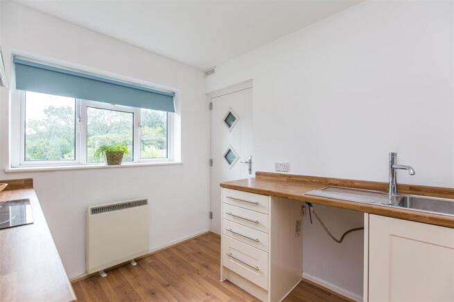 Kitchen 2.jpg