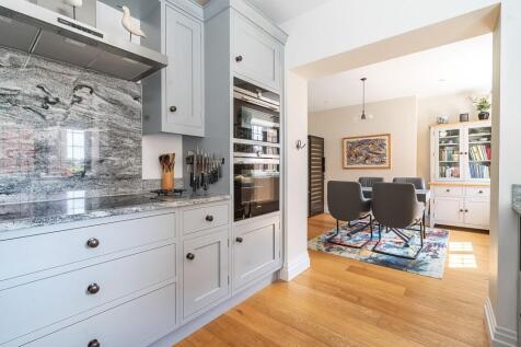 Kings Drive, Midhurst, GU29