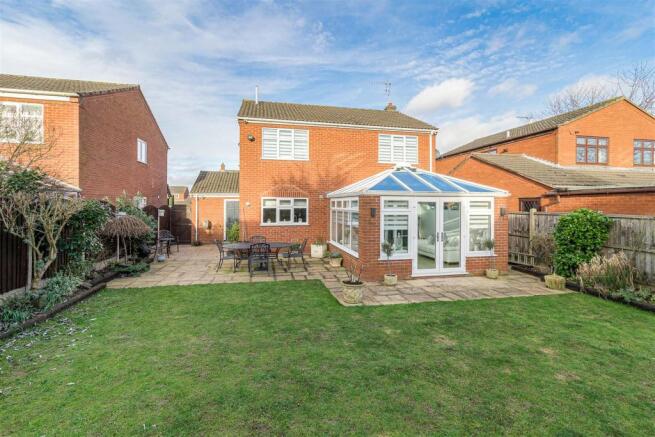 3 River Drive  Atherstone
