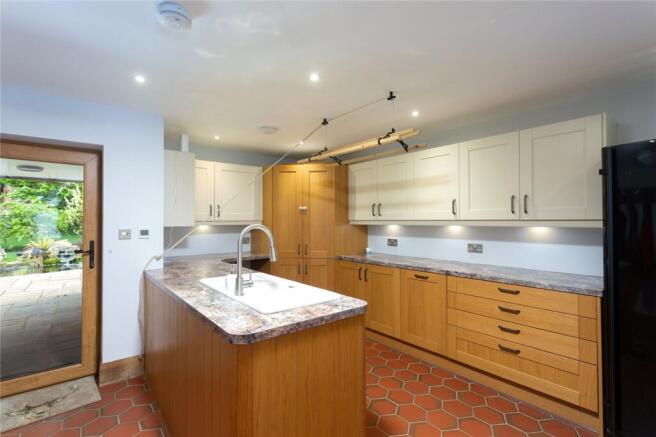 4 bed Detached for sale Image 10